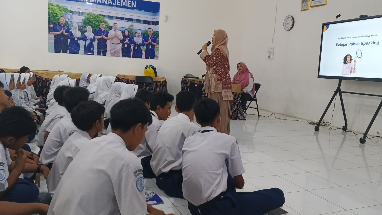 Roadshow Workshop Membaca Ke SMP Negeri 256 Jakarta